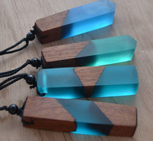 Load image into Gallery viewer, Wood Resin Necklace