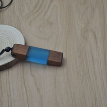 Load image into Gallery viewer, Wood Resin Necklace