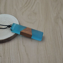 Load image into Gallery viewer, Wood Resin Necklace